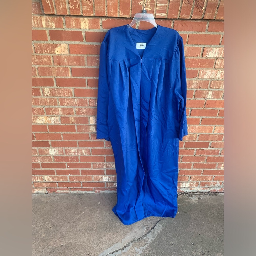 Graduation gown 6ft1 to 6ft3